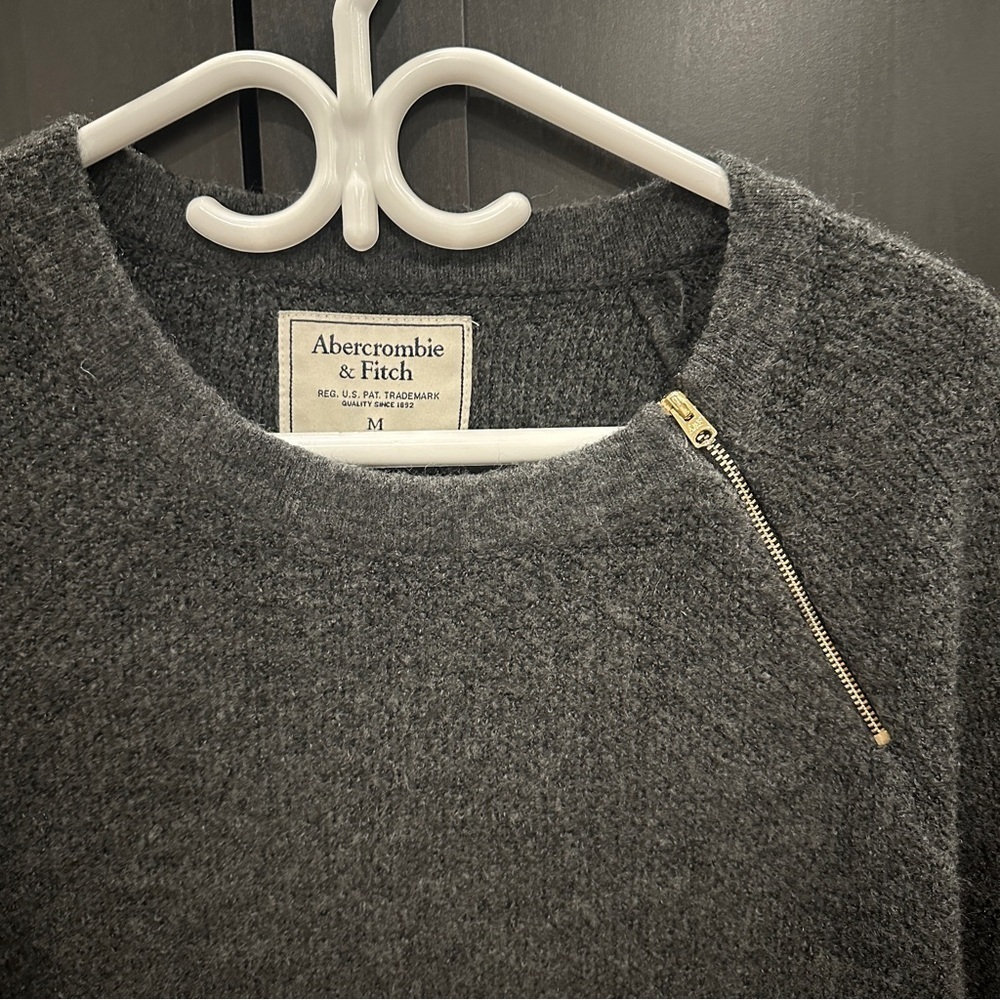 Abercrombie & Fitch Charcoal Gray Sweater with Gold Zipper Size Medium Women’s - Picture 2 of 6